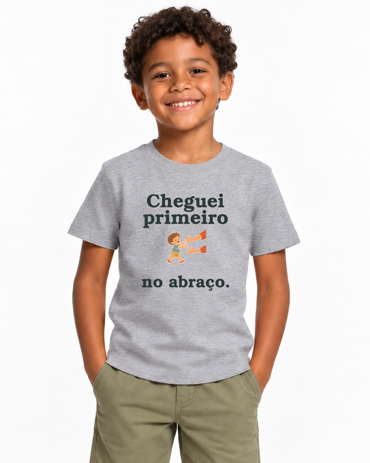 Camiseta Infantil Primeiro no Carinho — editorial IMG01