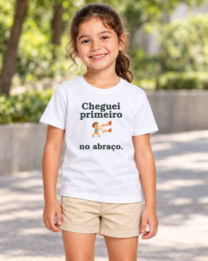 Camiseta Infantil Primeiro no Carinho — editorial IMG04