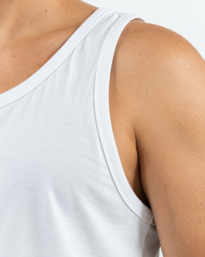 Detalhe da cava da regata branca.