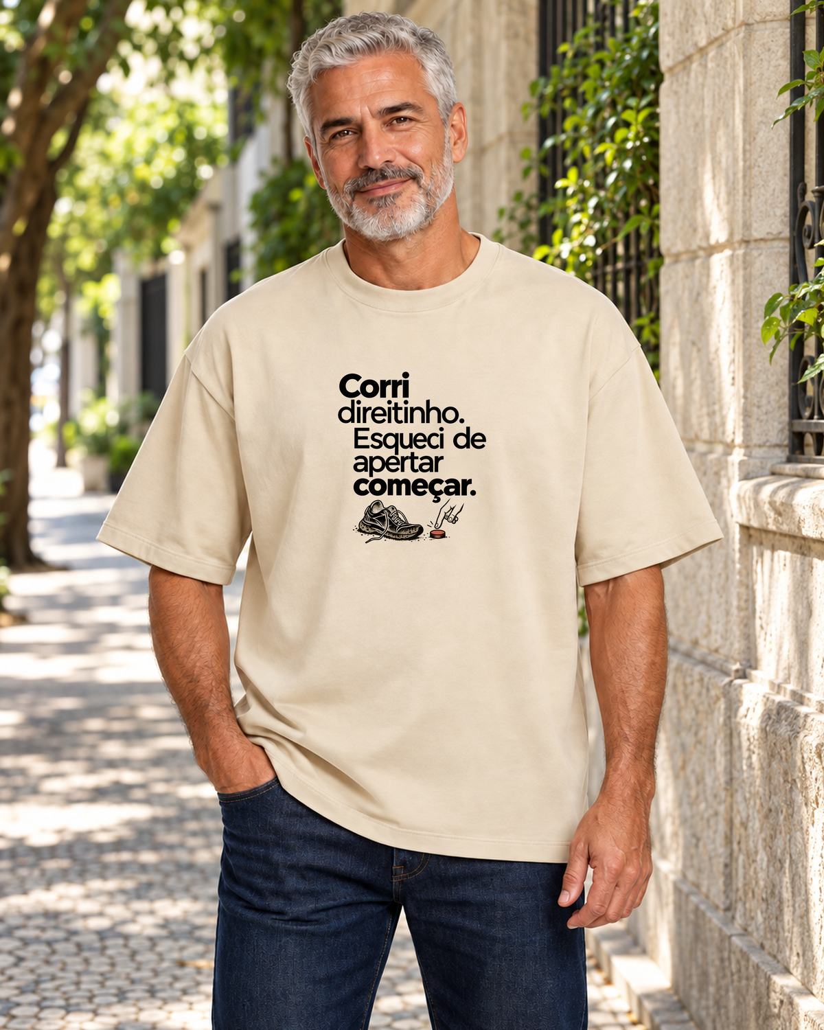 Camiseta Oversized - Botão Esquecido — imagem editorial 3