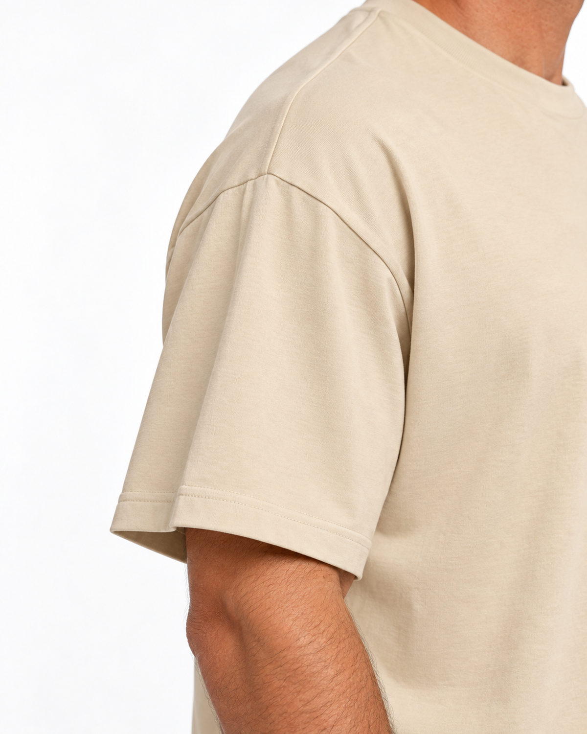 Camiseta Oversized - Botão Esquecido — imagem editorial 6