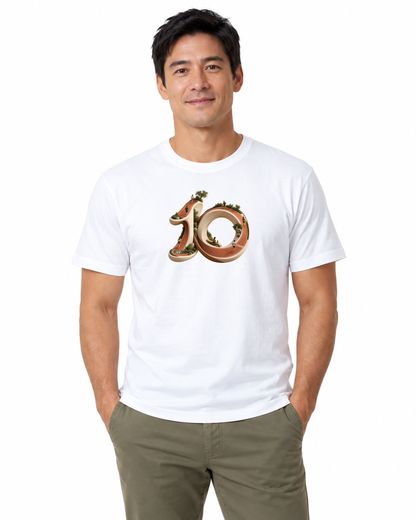 Camiseta Algodão Peruano - Dez Redondo, cor Branca, modelo masculino, estúdio