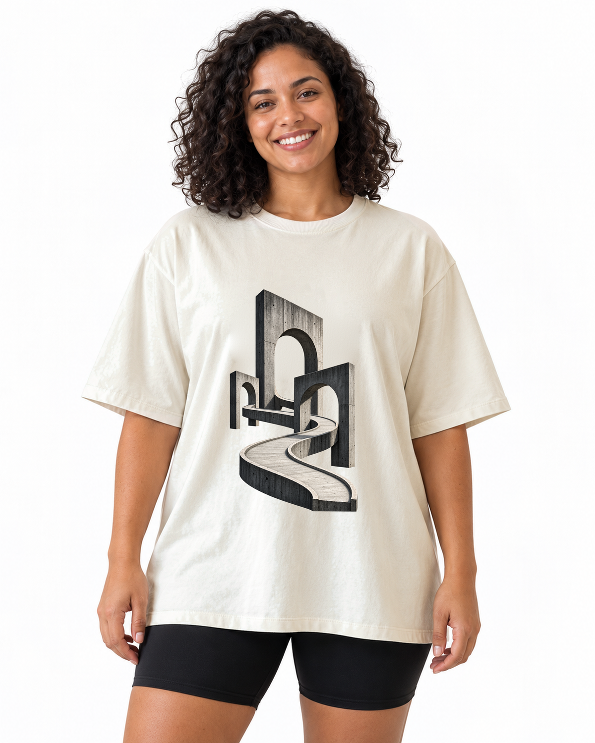 Camiseta Oversized - Horizonte de Concreto, cor Off White, modelo feminino, estúdio