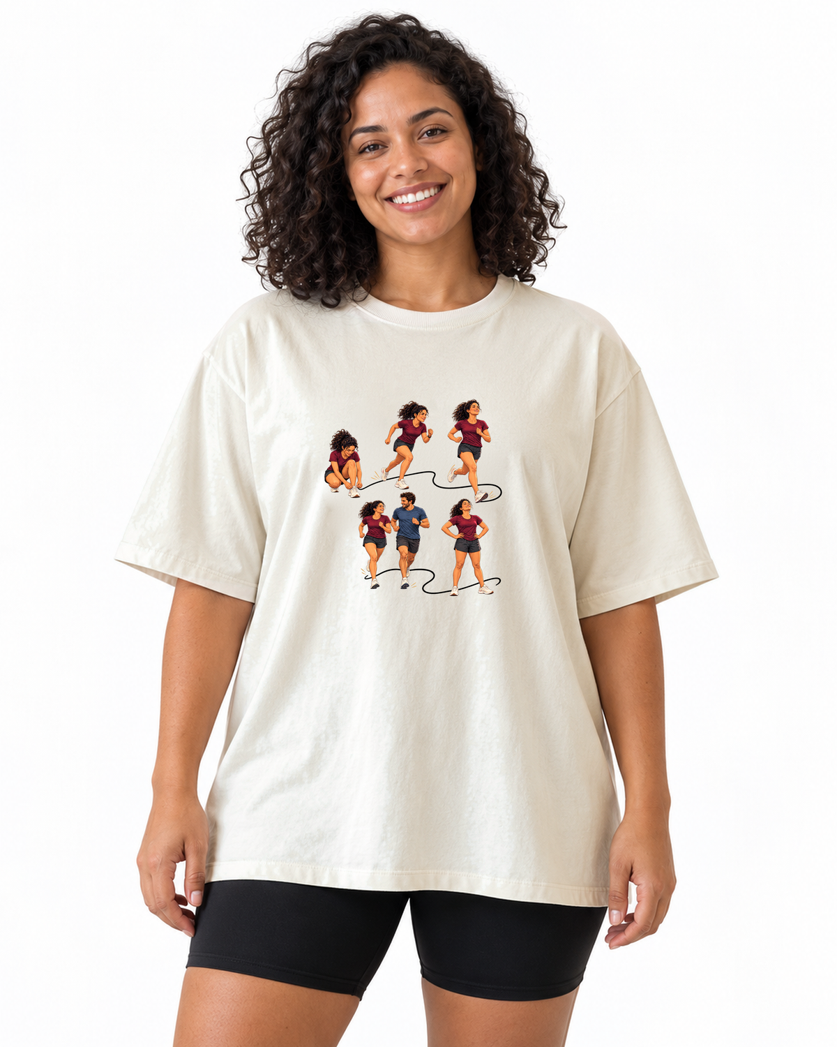 Camiseta Oversized - Primeiro 5K, cor Off White, modelo feminino, estúdio