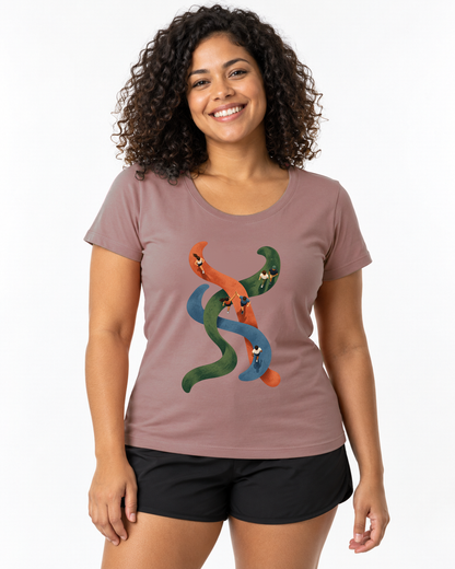 Camiseta Unissex - Rotas que se Cruzam, cor Rosa, modelo feminino, estúdio