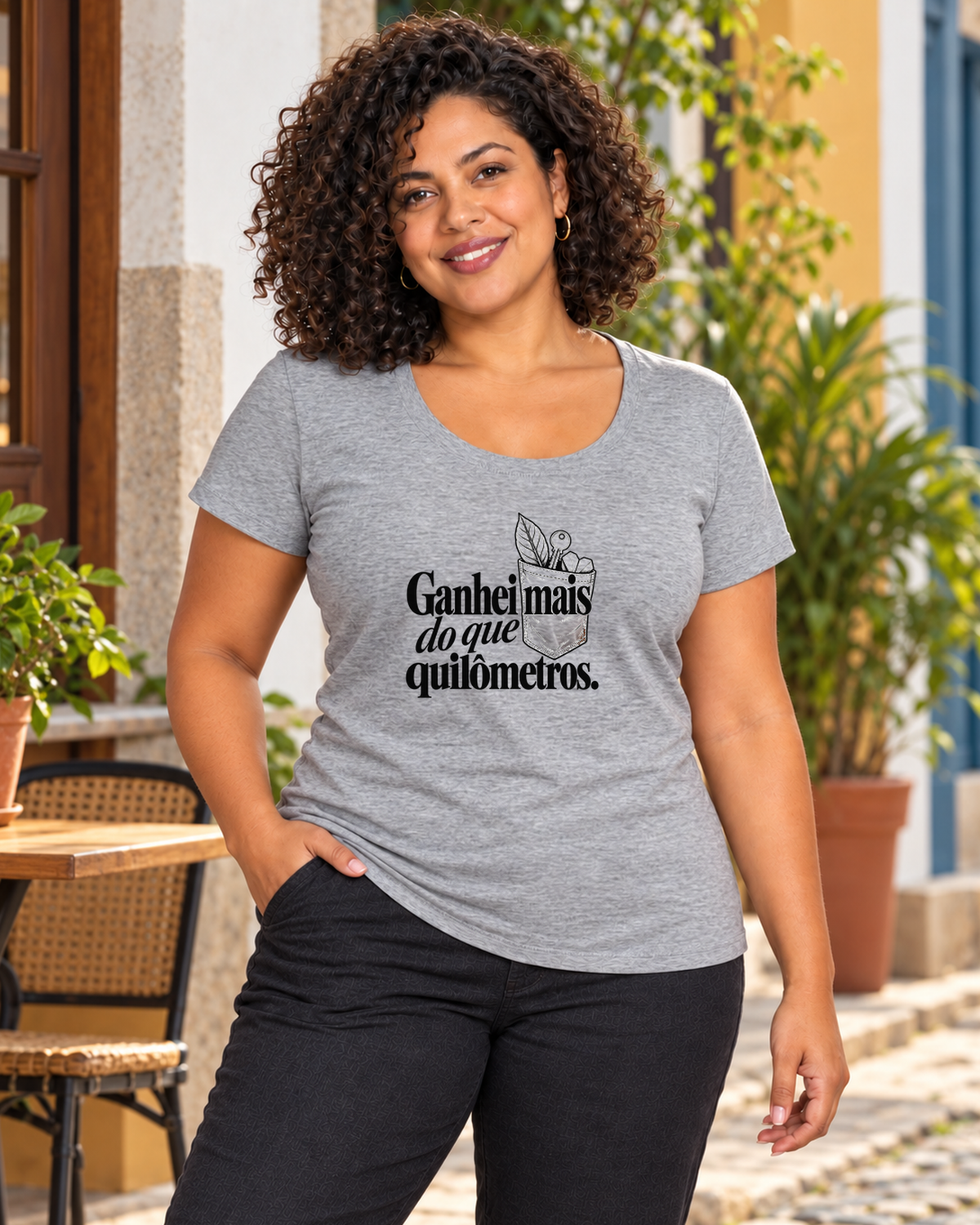 Camiseta Unissex - Conquista de Rua — foto com modelo