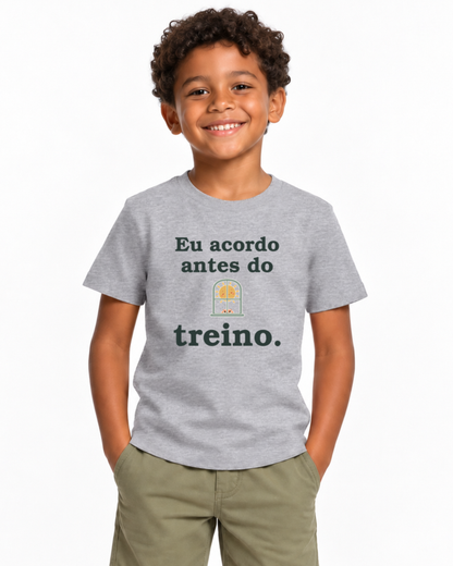 Camiseta Infantil - Despertador da Casa — foto com modelo