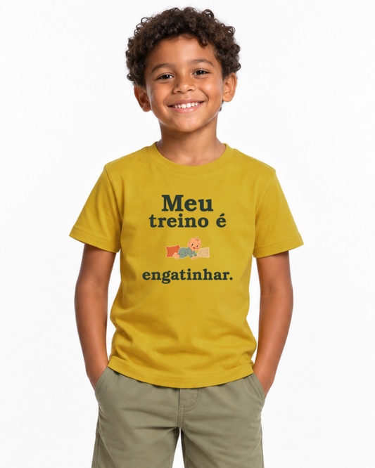 Camiseta Infantil - Treino no Tapete — foto com modelo
