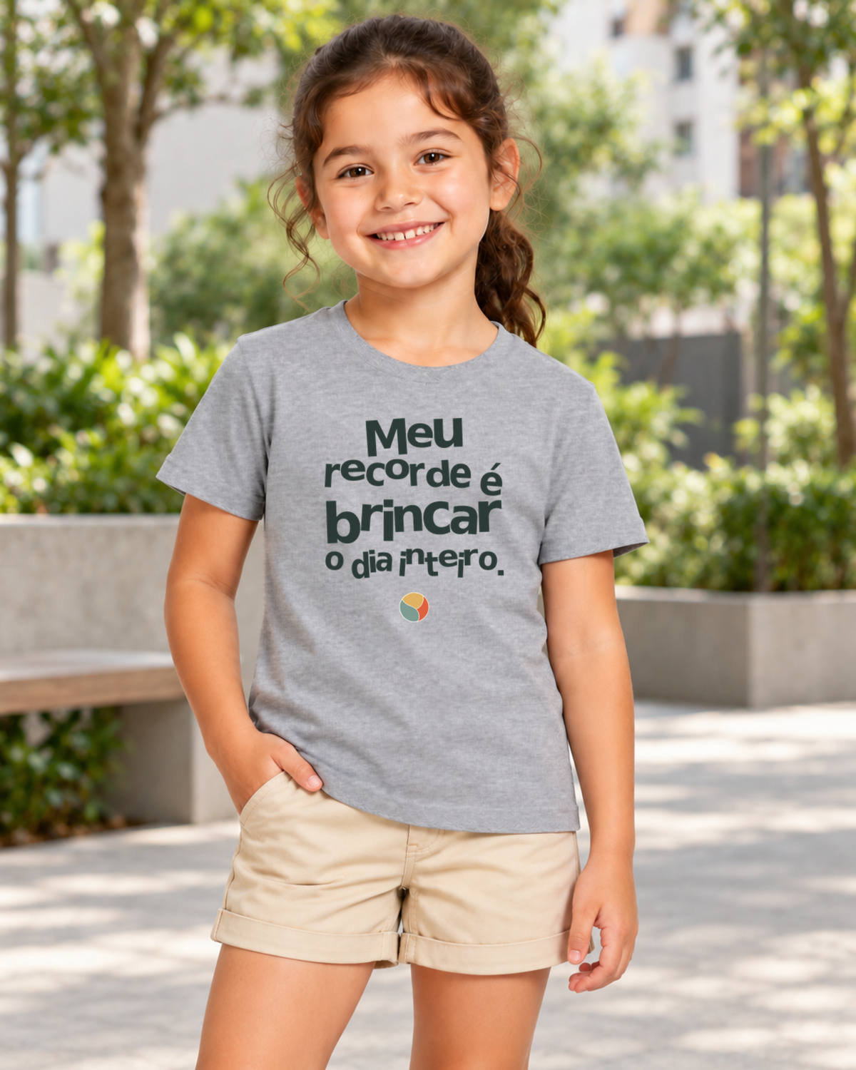Camiseta Infantil - Recorde de Brincar — foto com modelo