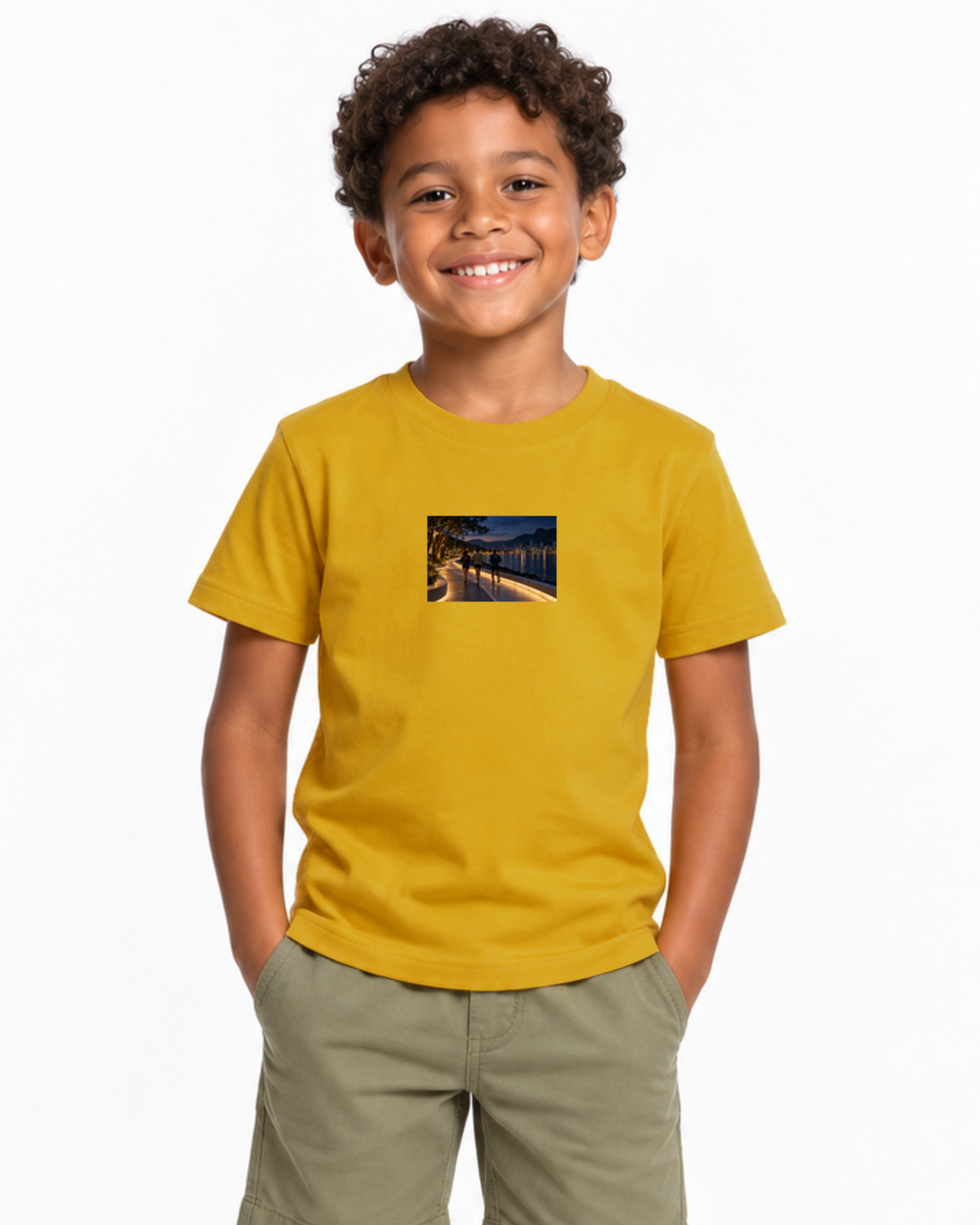 Camiseta Infantil - Noite Refletiva — foto com modelo