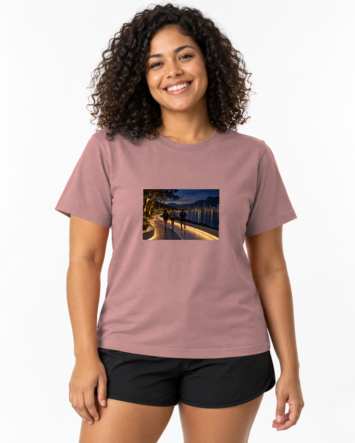 Camiseta Unissex - Noite Refletiva — foto com modelo.