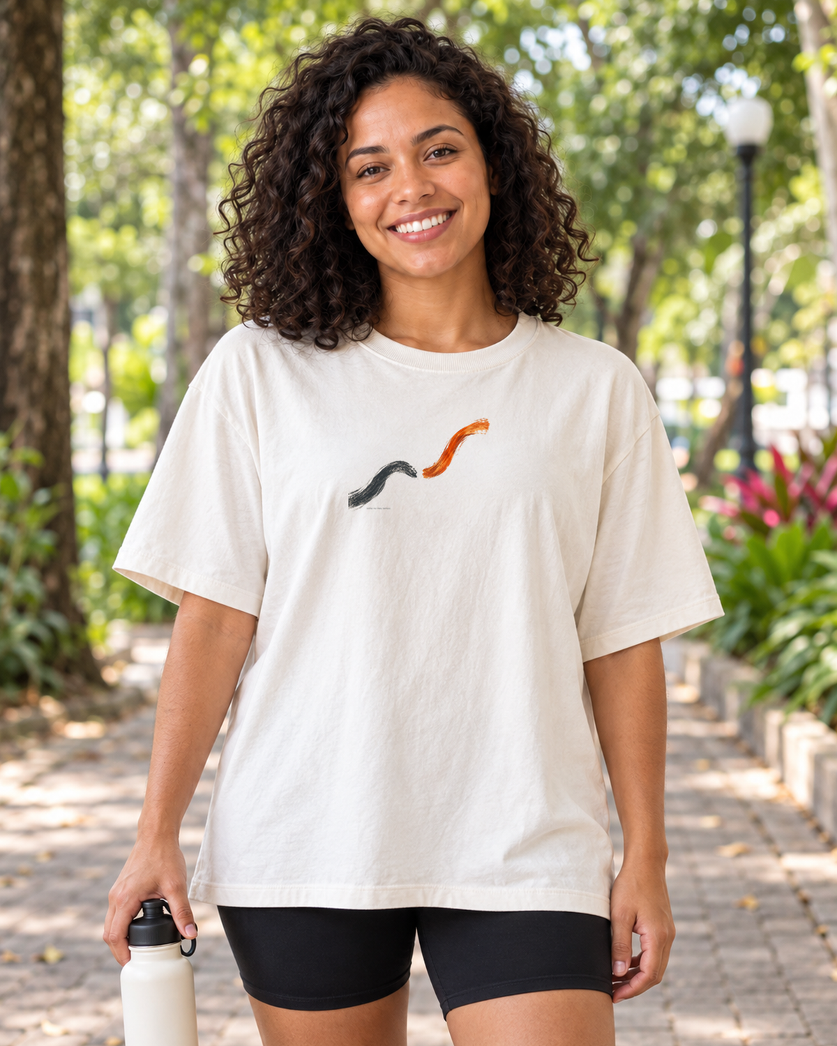 Camiseta Oversized - Voltei a Correr — foto com modelo
