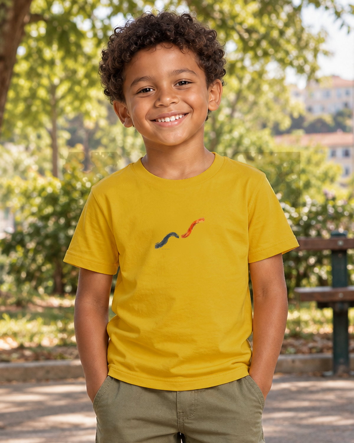 Camiseta Infantil - Voltei a Correr — foto com modelo