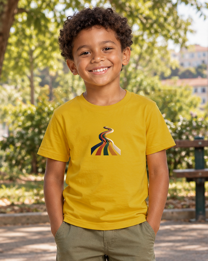 Camiseta Infantil - Quilômetros Compartilhados — foto com modelo