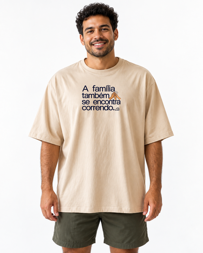 Camiseta Oversized - Família na Calçada - IMG01 - Areia