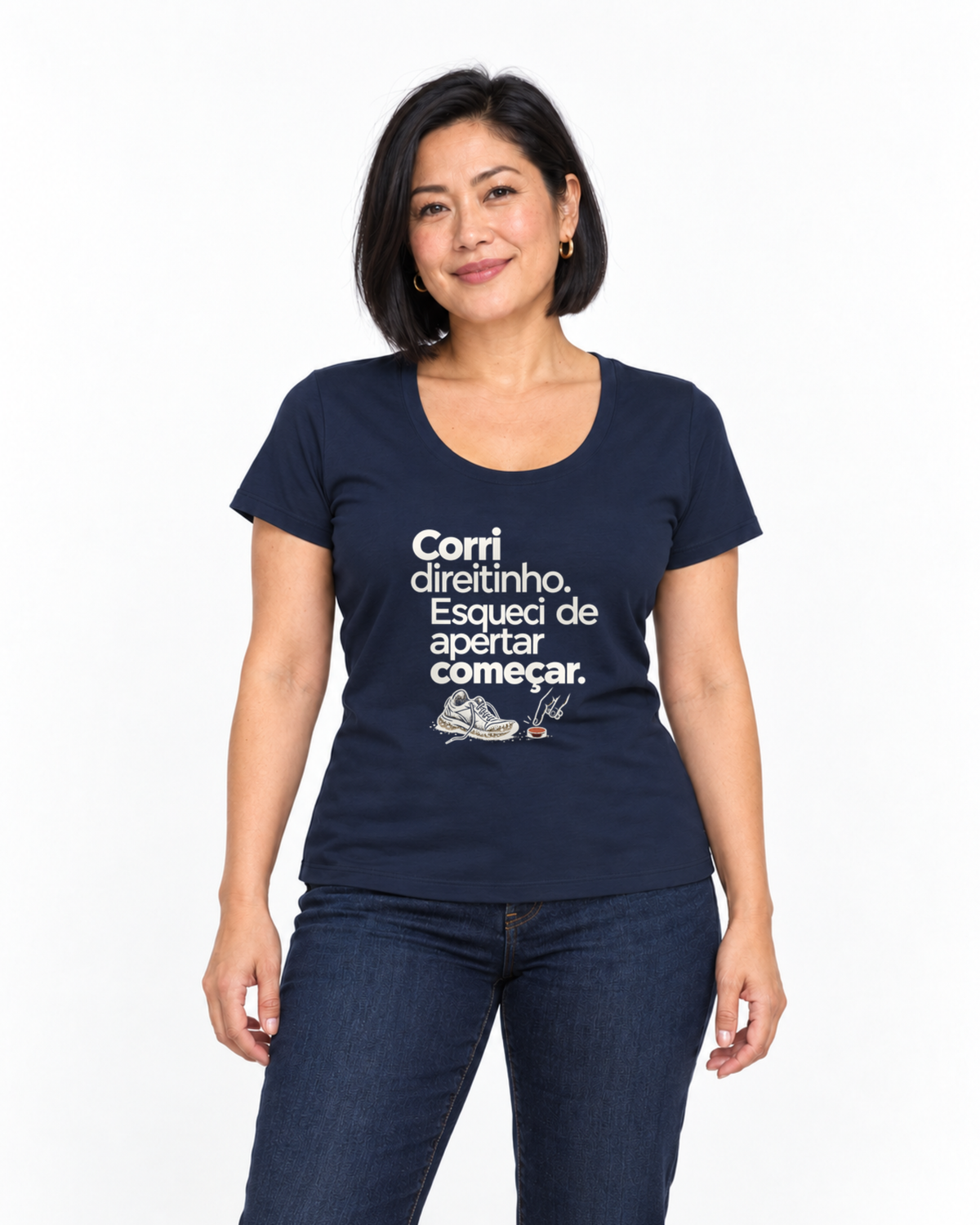 Camiseta Unissex - Botão Esquecido — foto com modelo