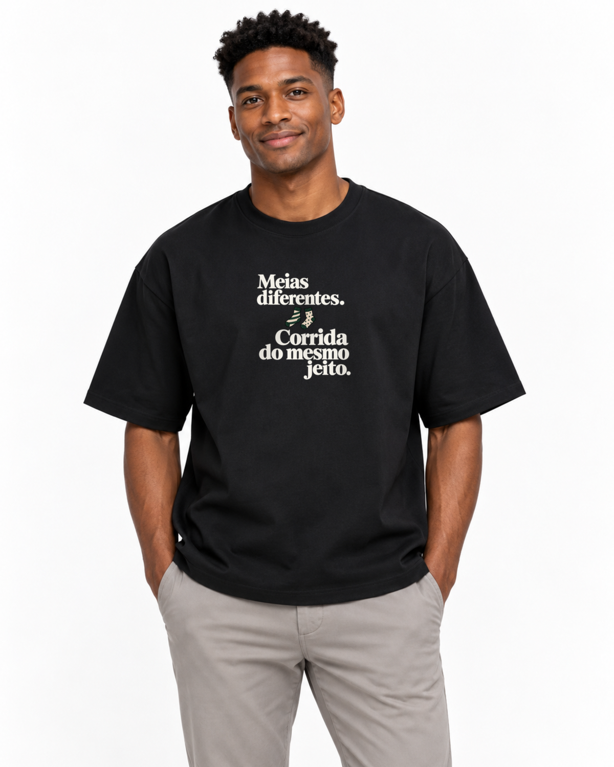 Camiseta Oversized - Par Diferente — foto com modelo