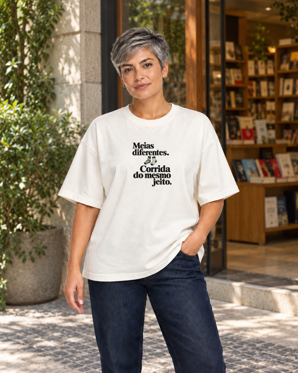 Camiseta Oversized - Par Diferente — foto com modelo