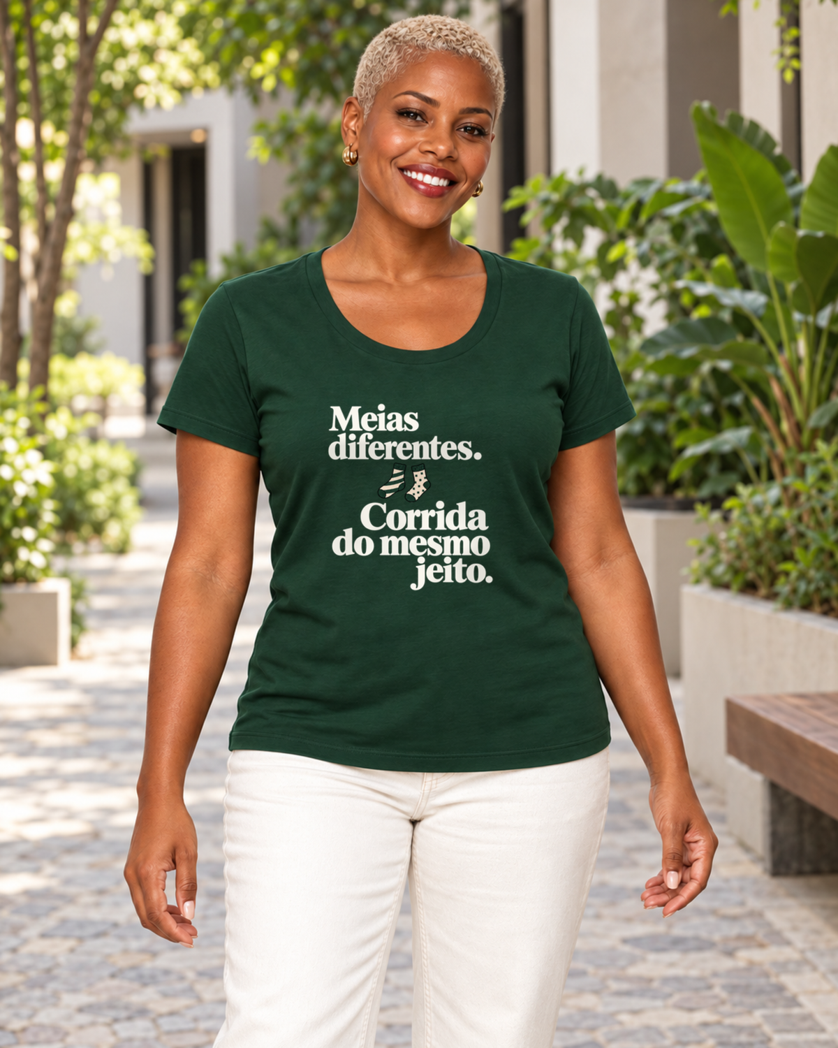 Camiseta Unissex - Par Diferente — foto com modelo