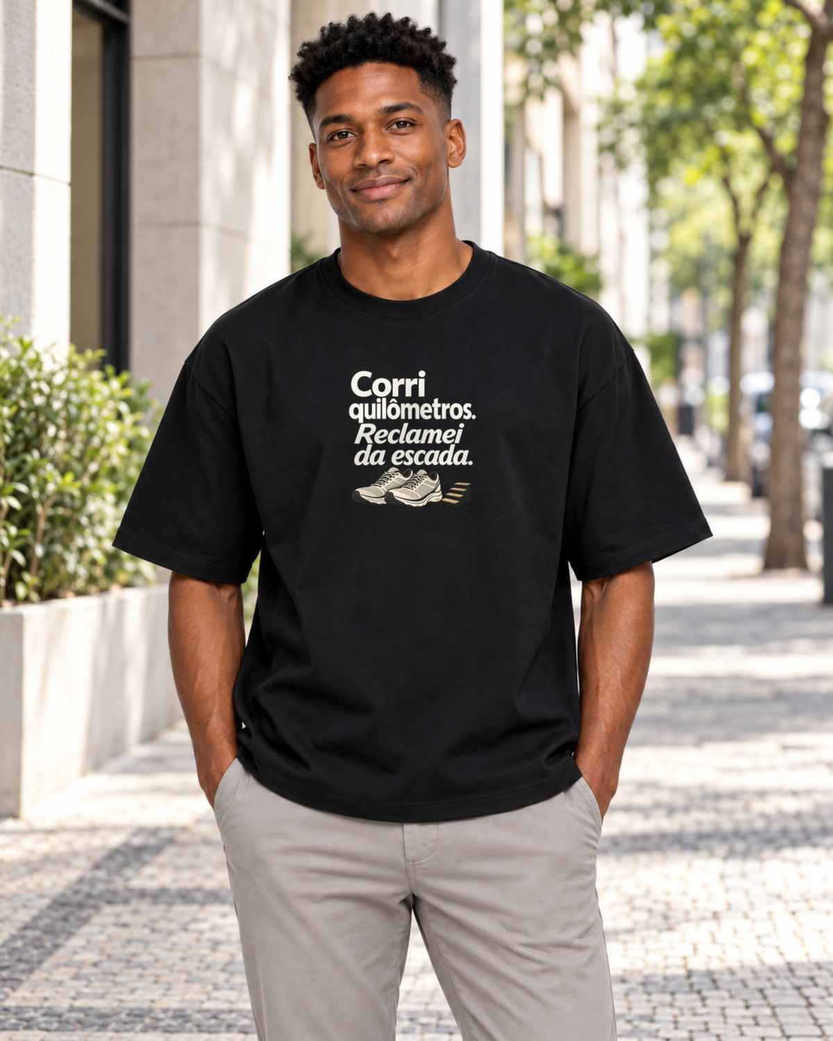 Camiseta Oversized - Escada Surpresa — foto com modelo