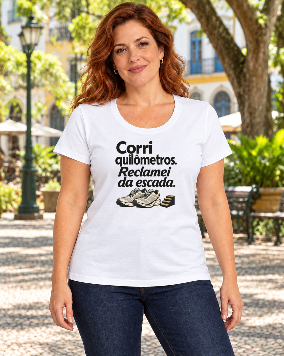 Camiseta Algodão Peruano - Escada Surpresa — foto com modelo