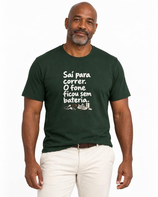 Camiseta Unissex - Fone Sem Carga — foto com modelo