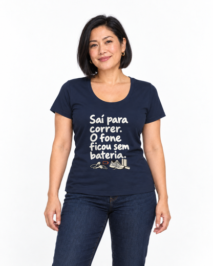 Camiseta Unissex - Fone Sem Carga — foto com modelo