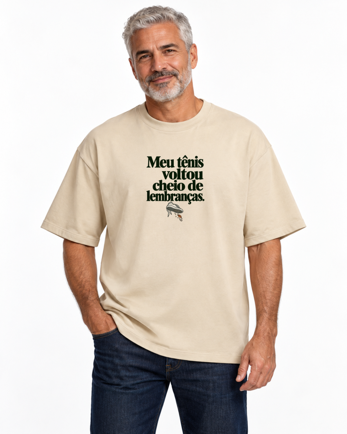 Camiseta Oversized - Areia de Brinde — foto com modelo