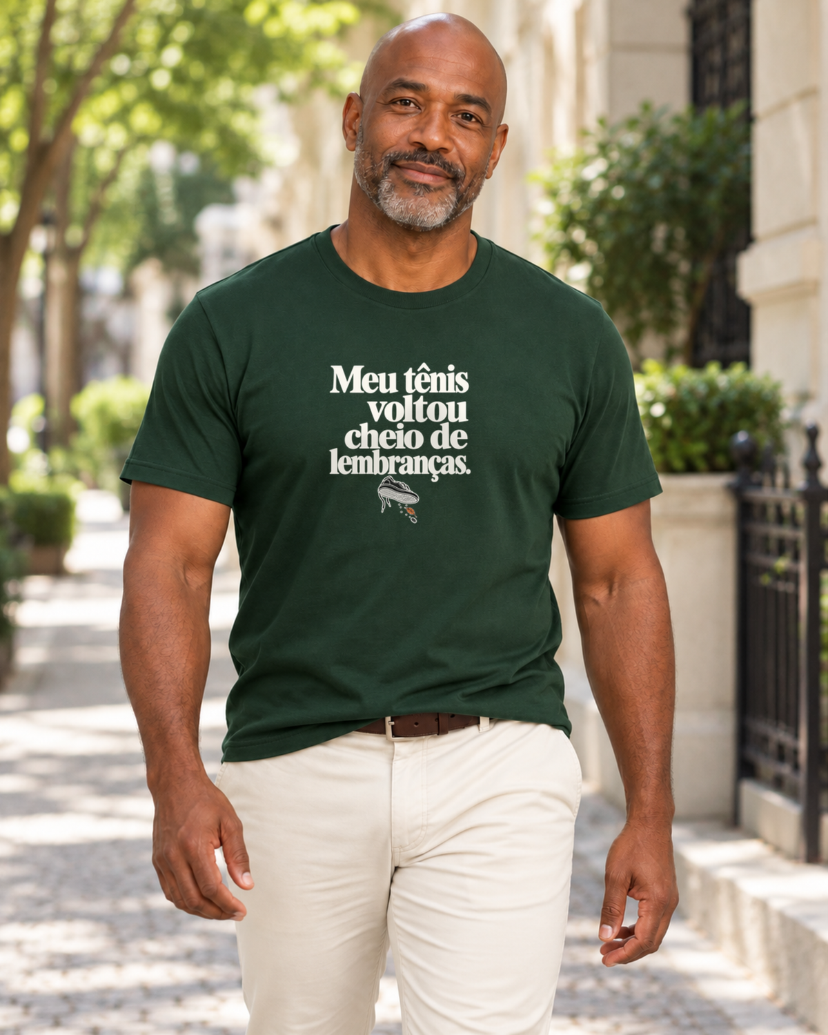 Camiseta Unissex - Areia de Brinde — foto com modelo