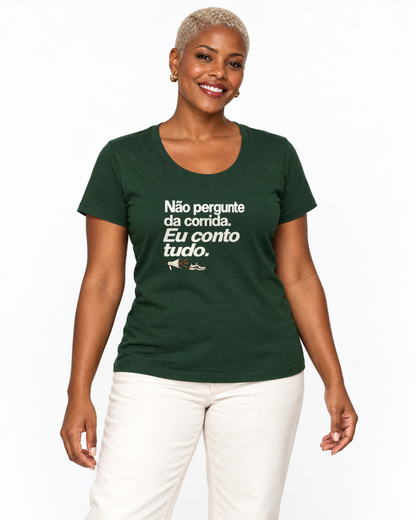 Camiseta Unissex - Cheguei no Assunto — foto com modelo
