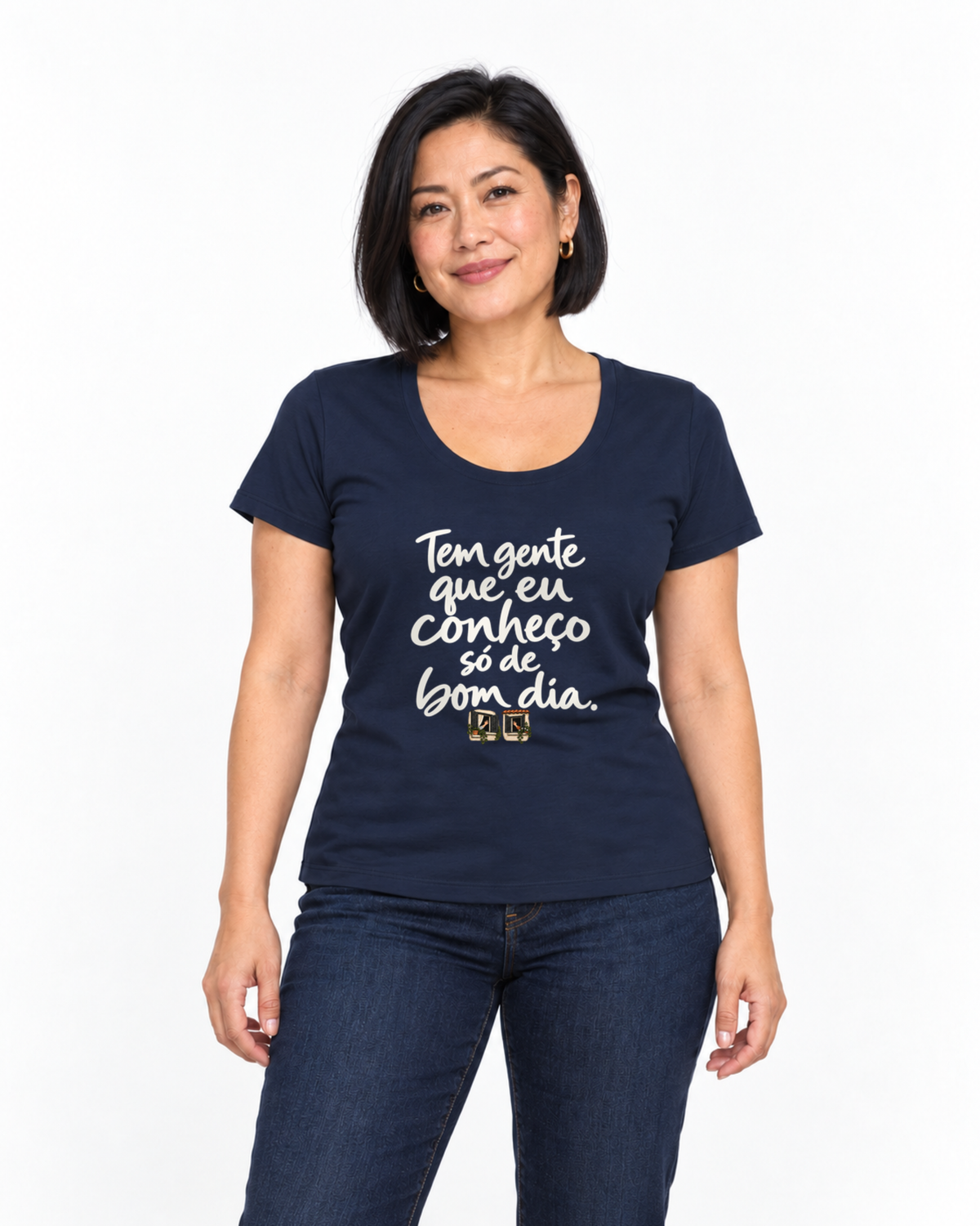 Camiseta Unissex - Bom Dia de Bairro — foto com modelo
