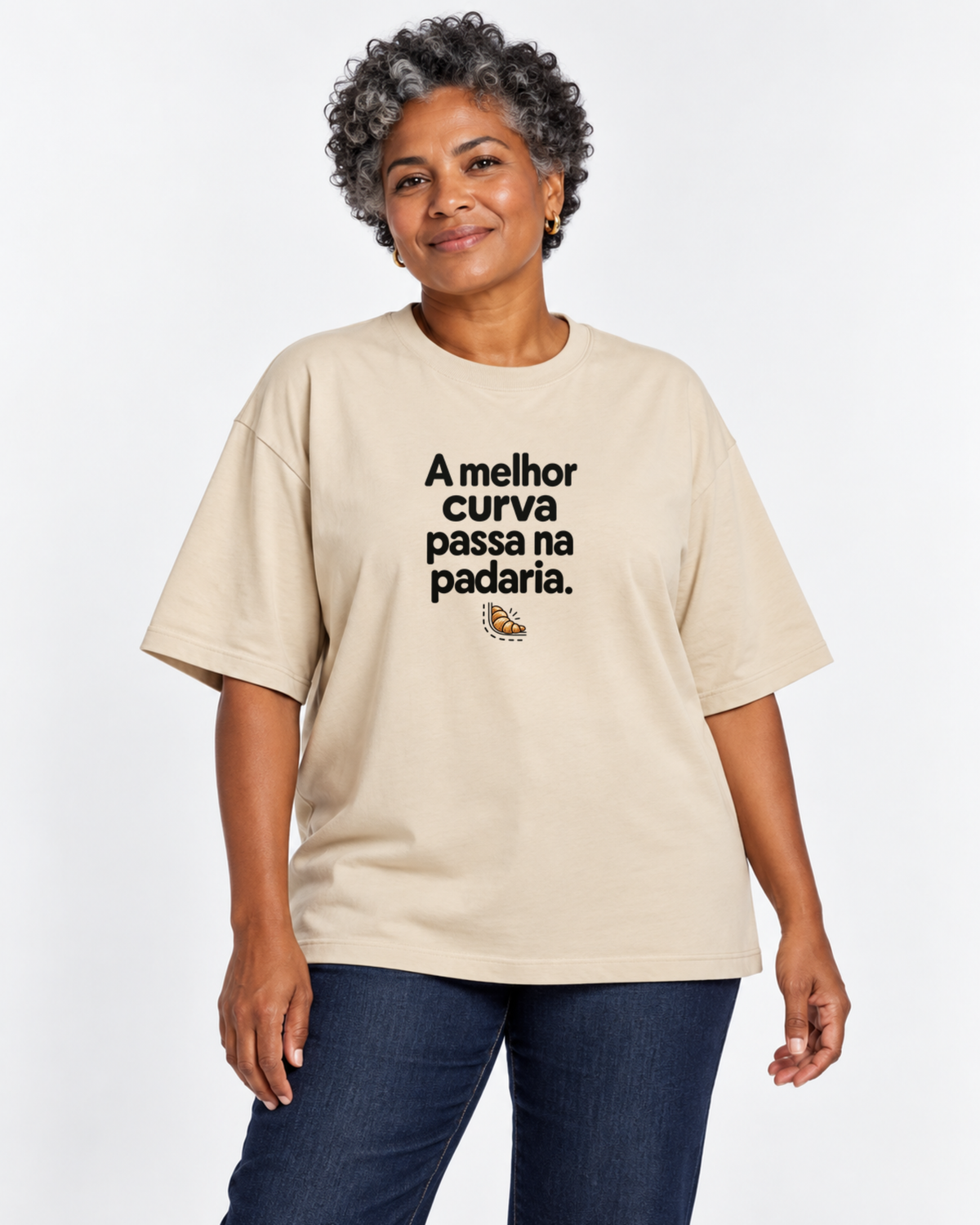 Camiseta Oversized - Curva da Padaria — foto com modelo