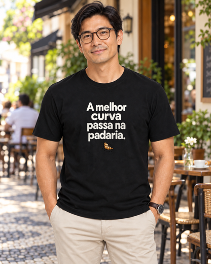 Camiseta Algodão Peruano - Curva da Padaria — foto com modelo