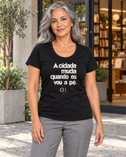 Camiseta Algodão Peruano - Outro Olhar — foto com modelo