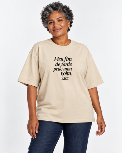 Camiseta Oversized - Noite de Esquina — foto com modelo