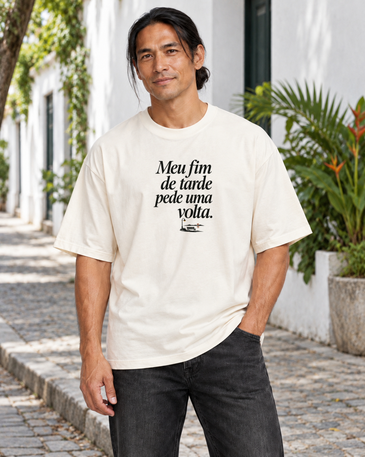 Camiseta Oversized - Noite de Esquina — foto com modelo
