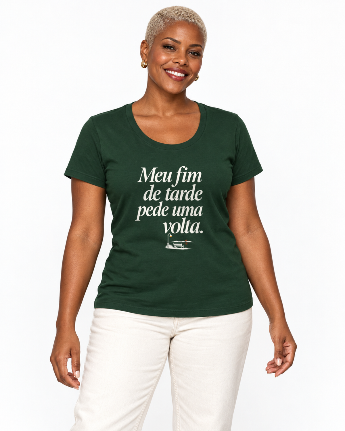 Camiseta Unissex - Noite de Esquina — foto com modelo