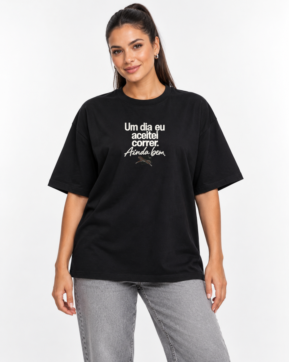 Camiseta Oversized - Primeiro Convite — foto com modelo