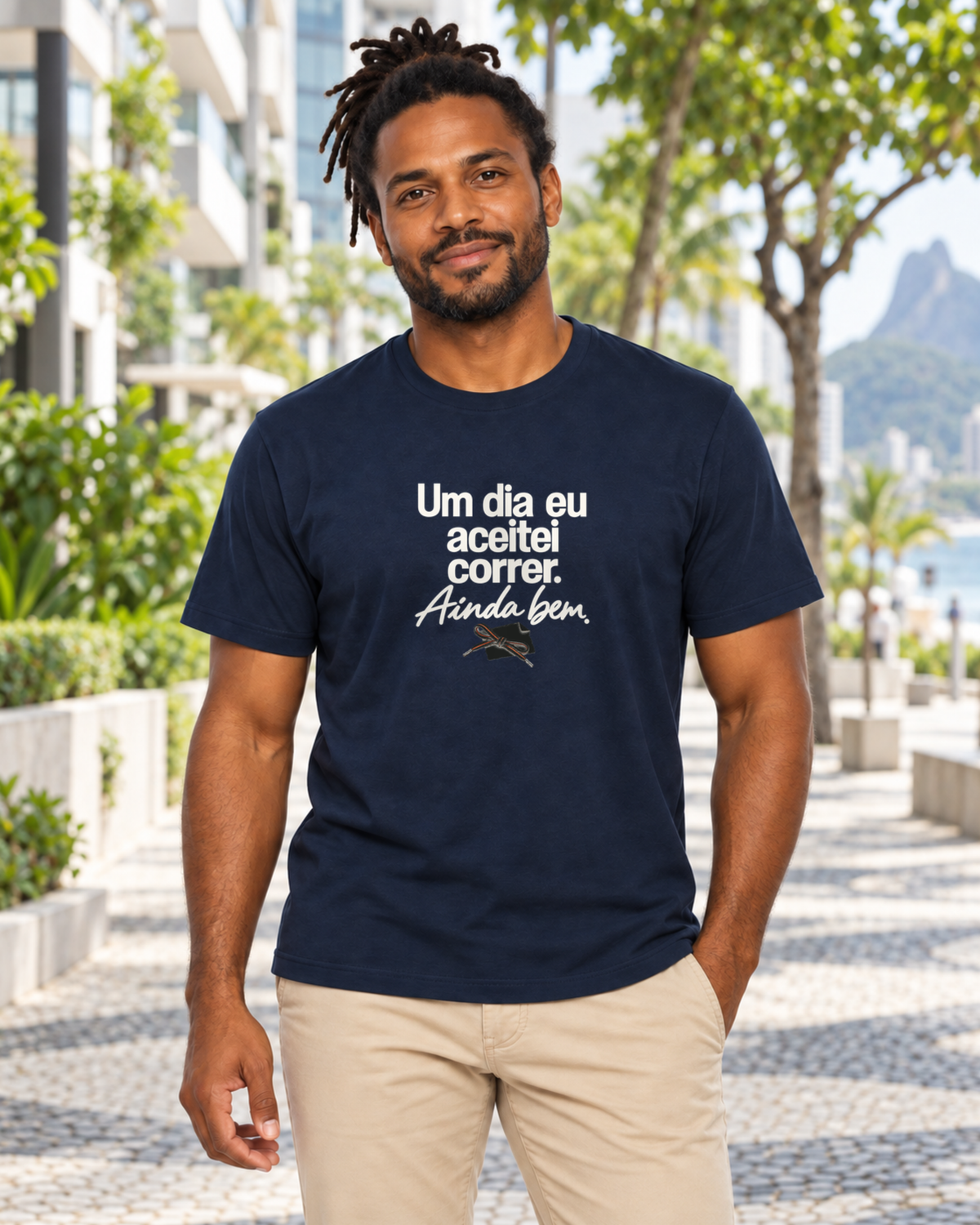 Camiseta Unissex - Primeiro Convite — foto com modelo