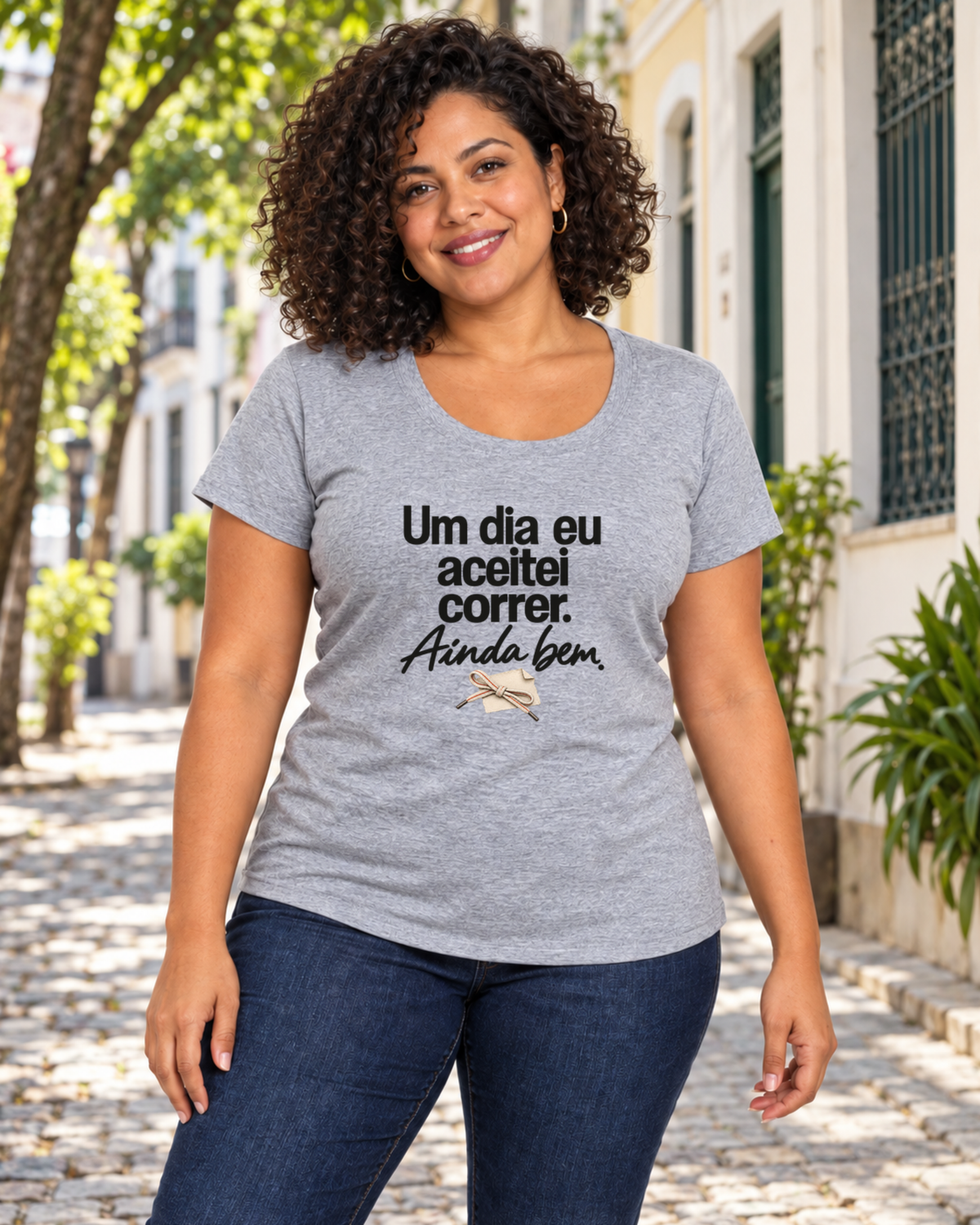 Camiseta Unissex - Primeiro Convite — foto com modelo