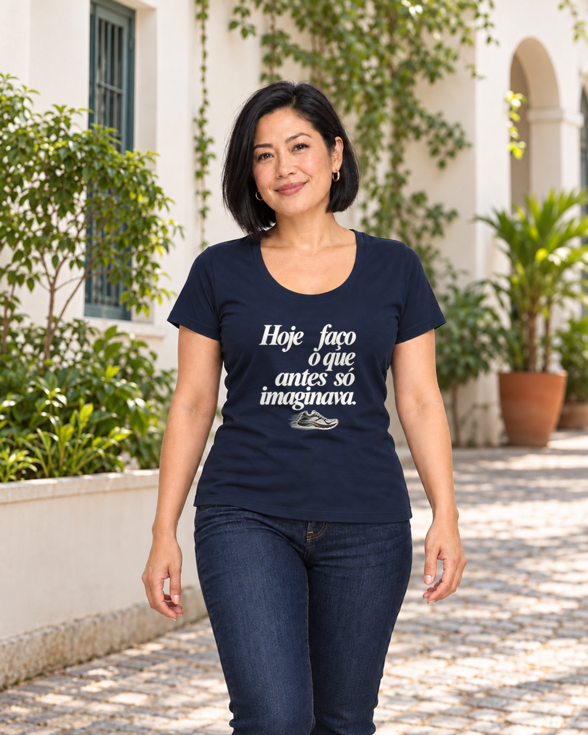 Camiseta Unissex - Passo que Antes Faltava — foto com modelo