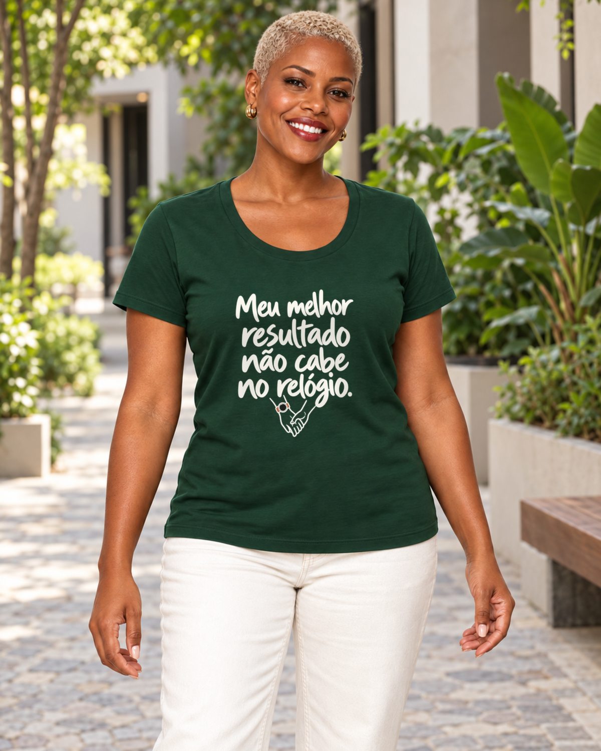 Camiseta Unissex - História Sem Número — foto com modelo