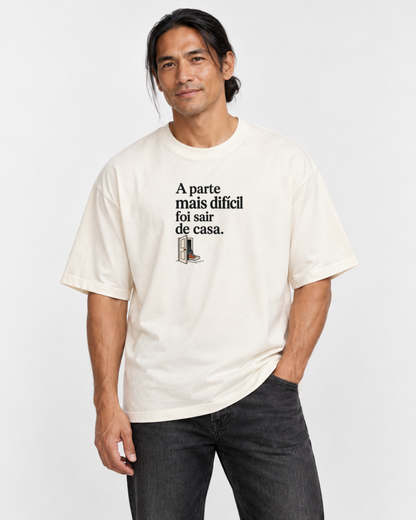 Camiseta Oversized - Coragem de Ir — foto com modelo