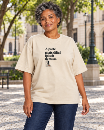 Camiseta Oversized - Coragem de Ir — foto com modelo