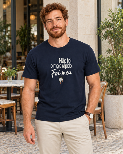 Camiseta Algodão Peruano - Orgulho sem Comparação — foto com modelo