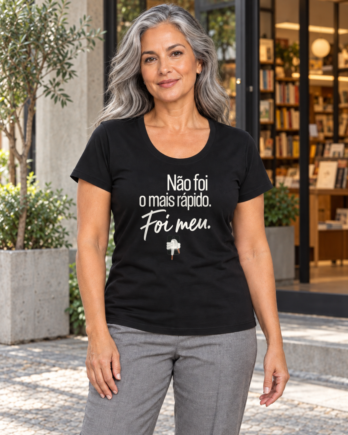 Camiseta Algodão Peruano - Orgulho sem Comparação — foto com modelo
