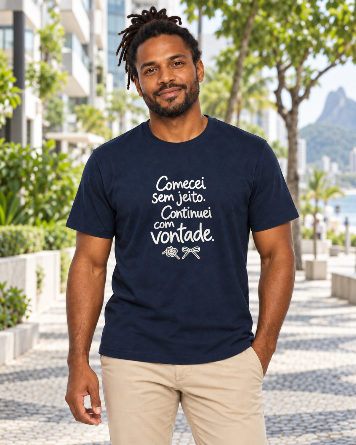 Camiseta Unissex - Outro Começo — foto com modelo