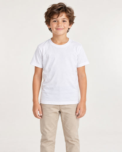 Camiseta Infantil Essencial Entrevoltas lisa Branca – criança em estúdio