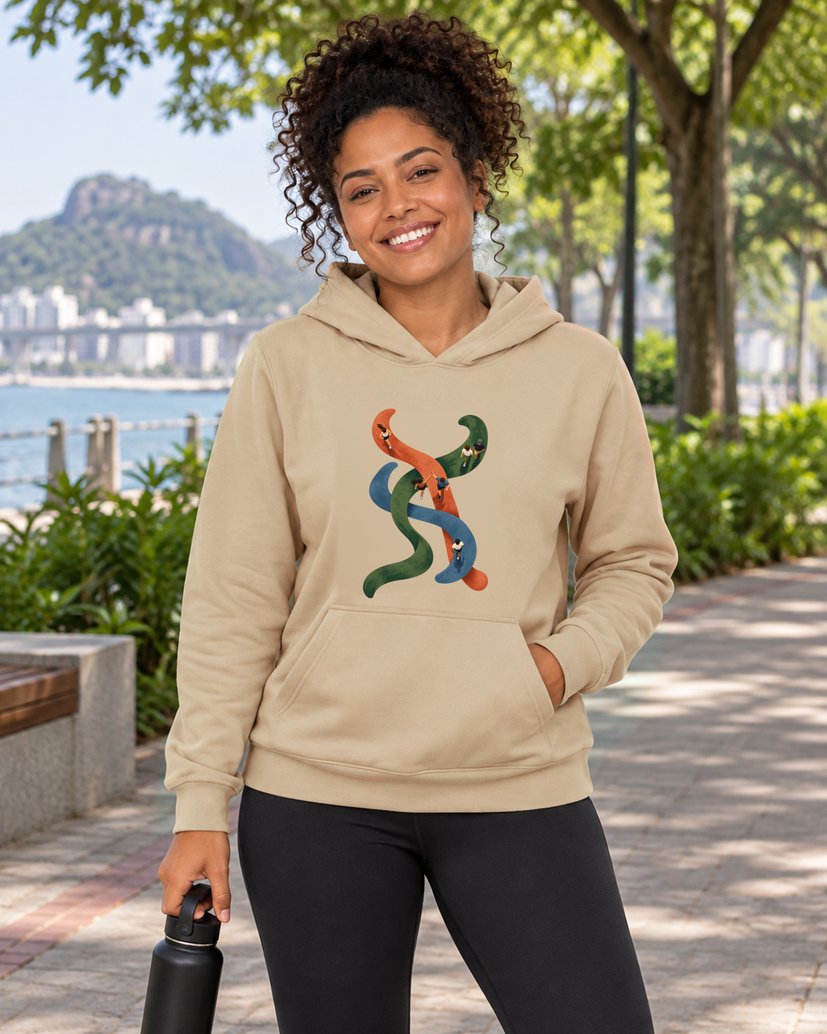 Hoodie Moletom - Rotas que se Cruzam, cor Bege, modelo feminino, ambiente