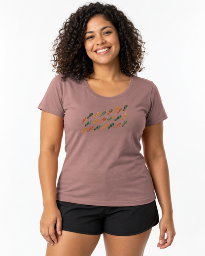 Camiseta Unissex - Passos que Ficaram — foto com modelo.